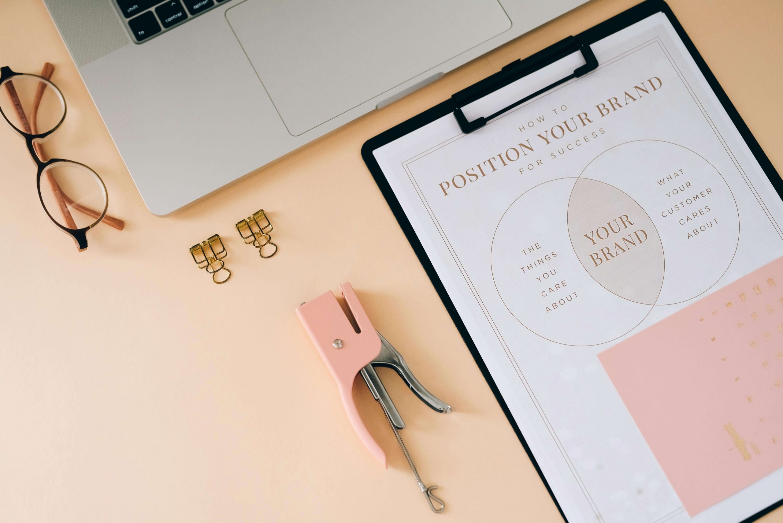 Cohérence de marque comme levier de crédibilité et de croissance pour les TPE